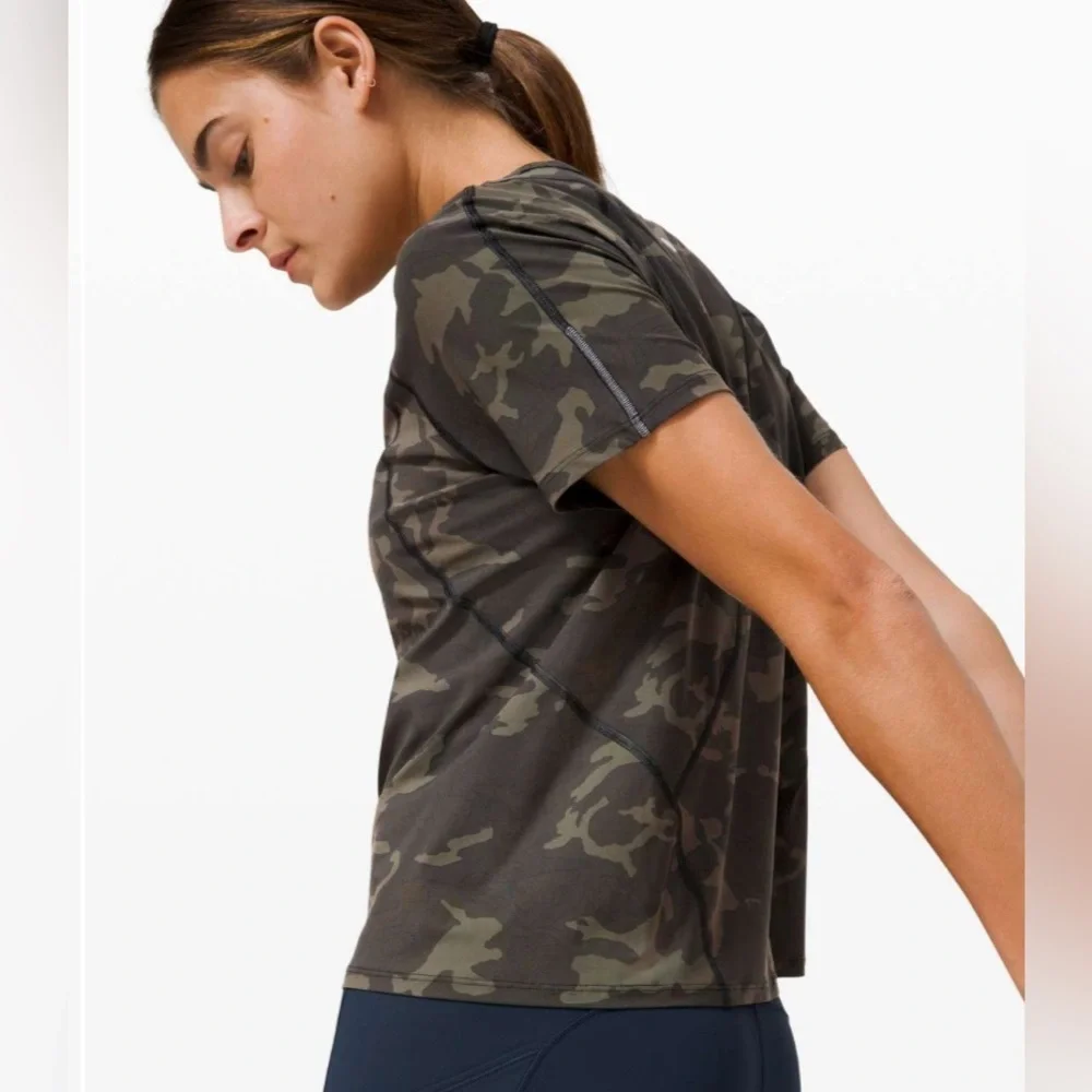 Lululemon Outrun the Heat Short Sleeve Running Workout Gym Shirt